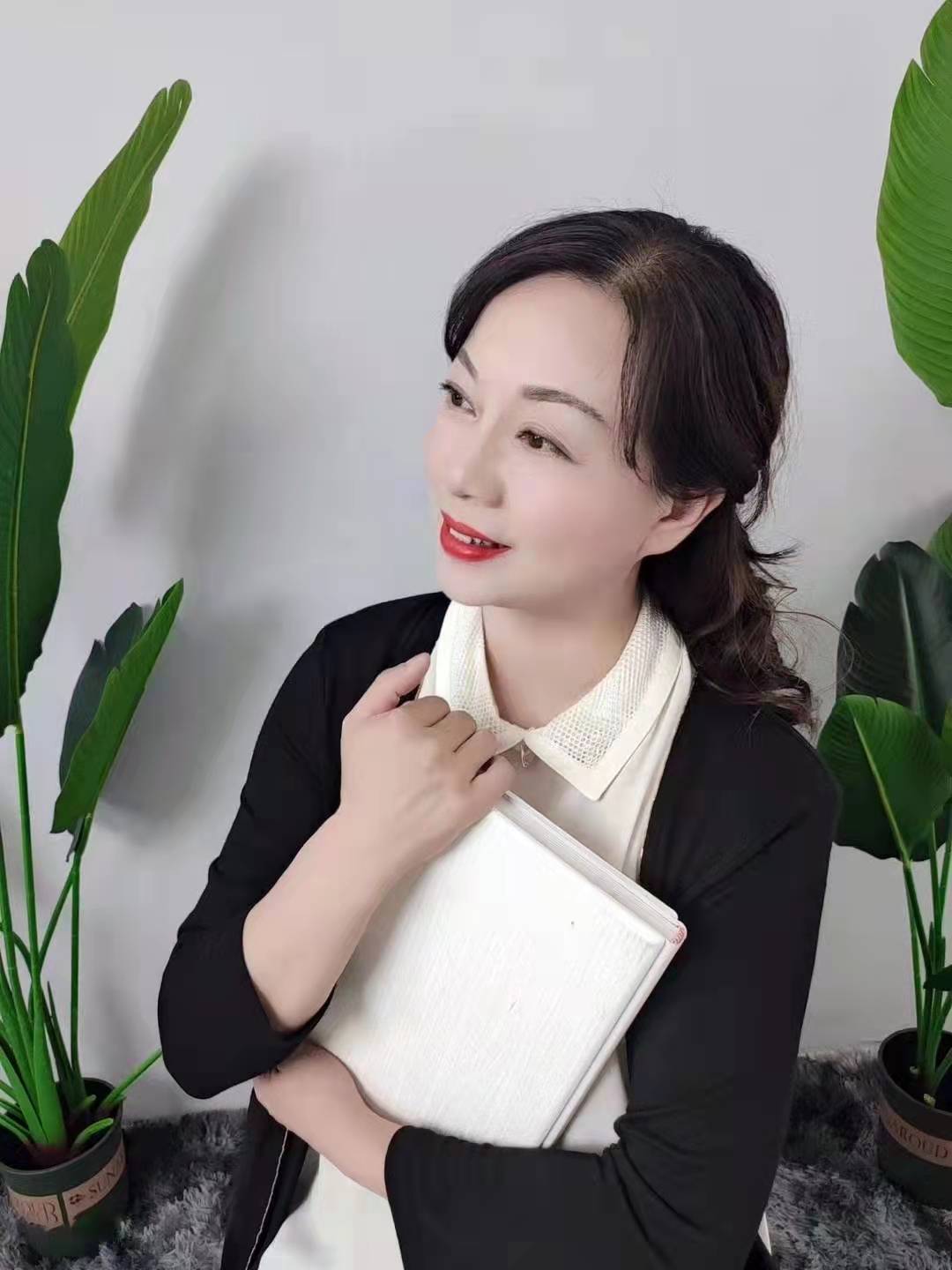 张霞照片