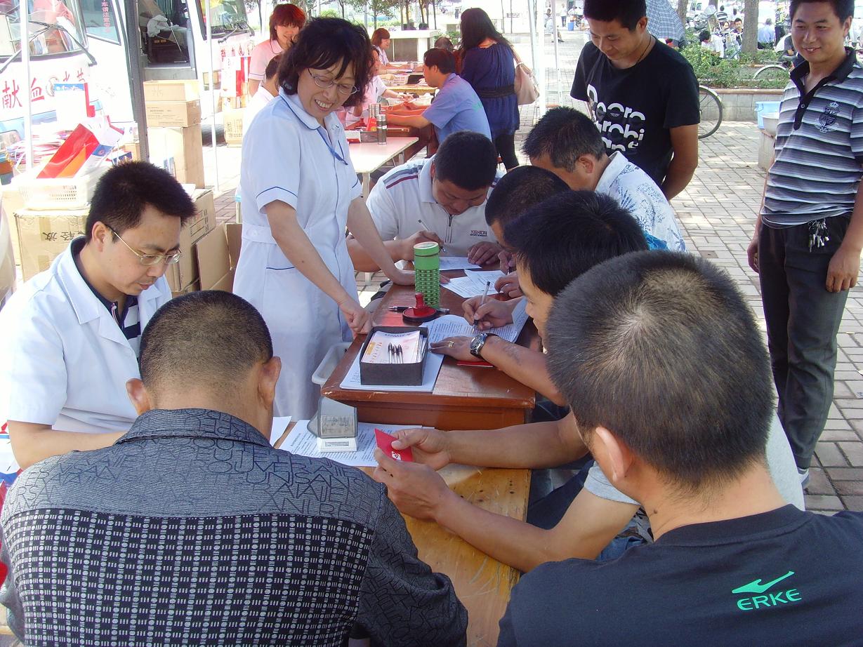 汉中市2011年庆祝世界献血者日中心广场活动五