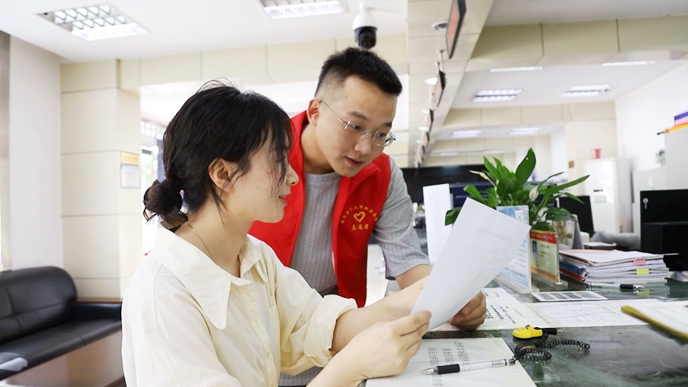 窗口志愿服务，优化办事流程