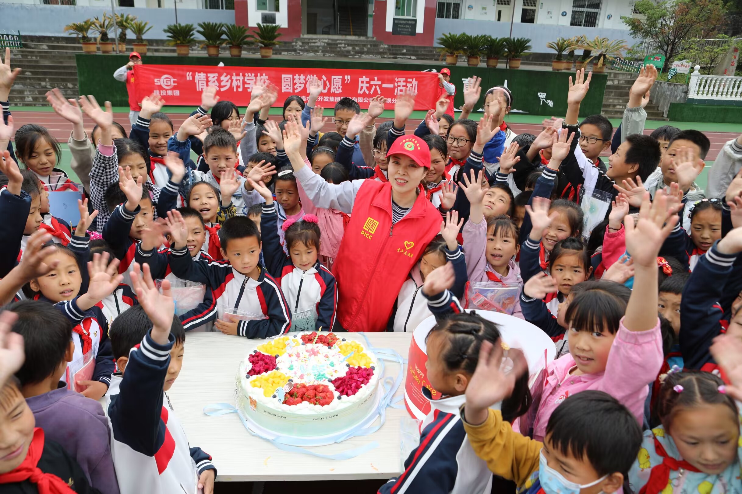 点亮微心愿 共食团圆饼